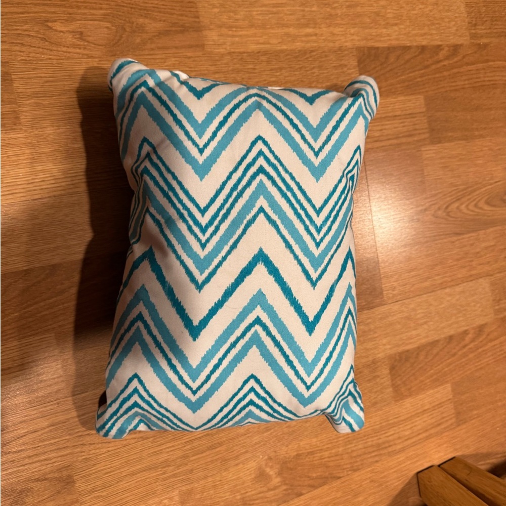 Chevron Pattern Throw Pillow